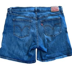 LEVI’S Ladies Jean Shorts~31~Slight Whiskering